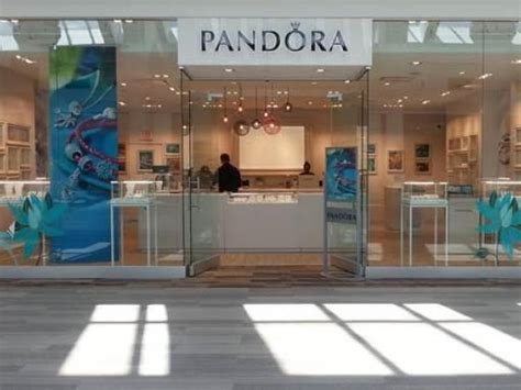 pandora jewelry roosevelt field mall.